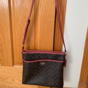 Pre-owned coach cross body purse